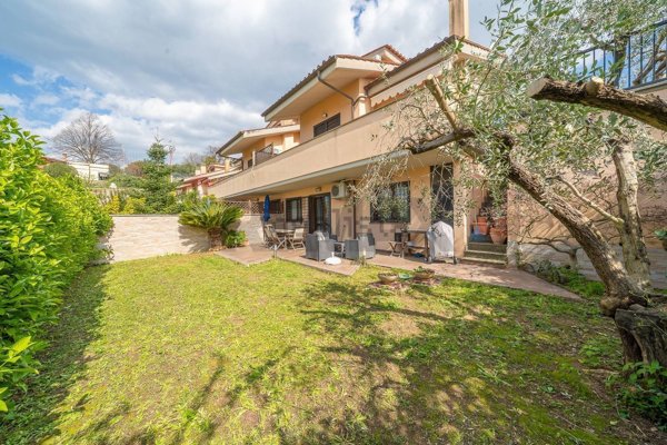 casa indipendente in vendita a Riano