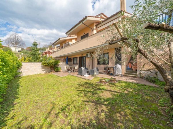 casa indipendente in vendita a Riano