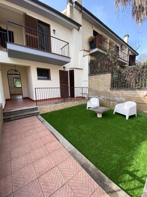 casa indipendente in vendita a Riano