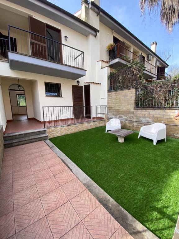 casa indipendente in vendita a Riano