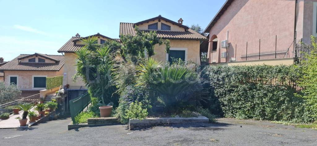 casa indipendente in vendita a Riano