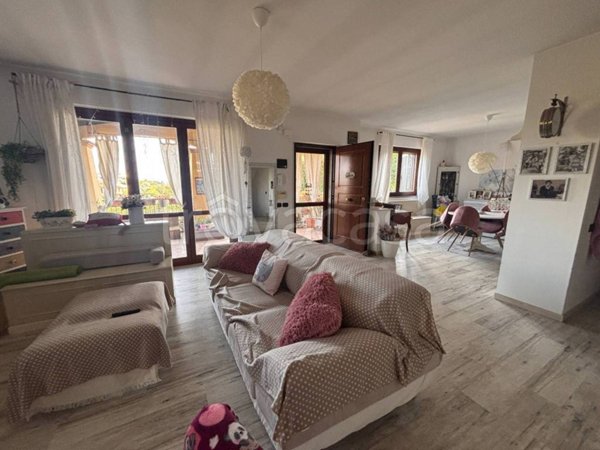 casa indipendente in vendita a Riano