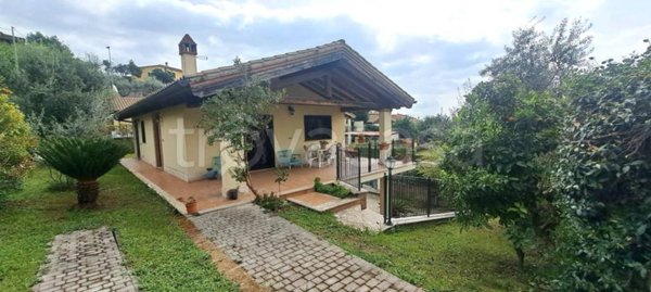 casa indipendente in vendita a Riano