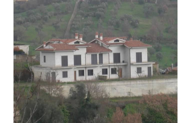 casa indipendente in vendita a Riano
