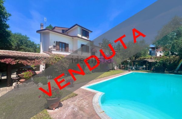 casa indipendente in vendita a Riano