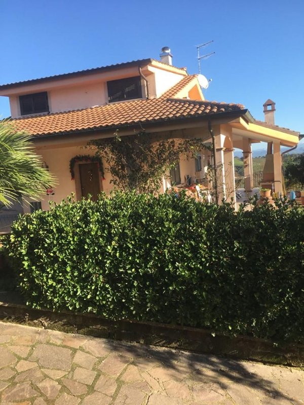 casa indipendente in vendita a Riano