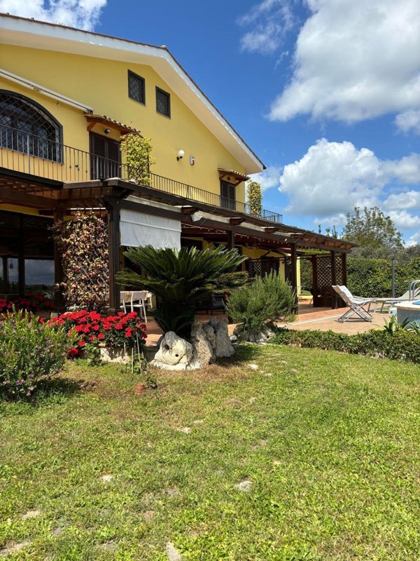 casa indipendente in vendita a Riano