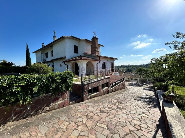 casa indipendente in vendita a Riano