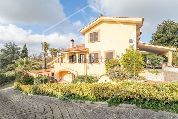 casa indipendente in vendita a Riano