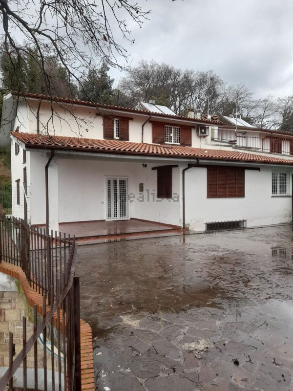 casa indipendente in vendita a Riano