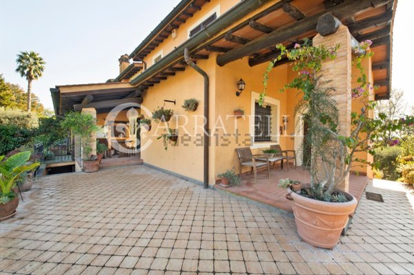 casa indipendente in vendita a Riano