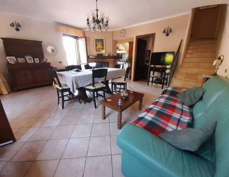 casa indipendente in vendita a Riano