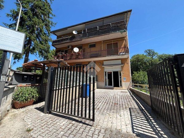 negozio in vendita a Riano