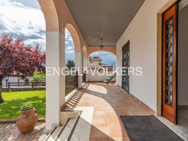 casa indipendente in vendita a Riano