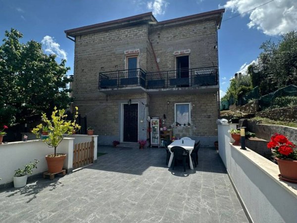 casa indipendente in vendita a Riano