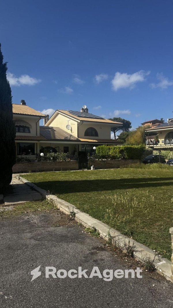 casa indipendente in vendita a Riano