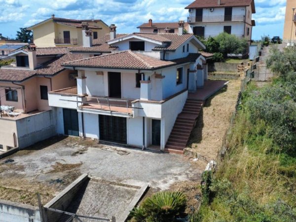 casa indipendente in vendita a Riano