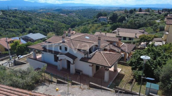 casa indipendente in vendita a Riano