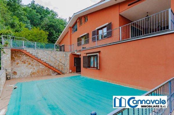 casa indipendente in vendita a Riano