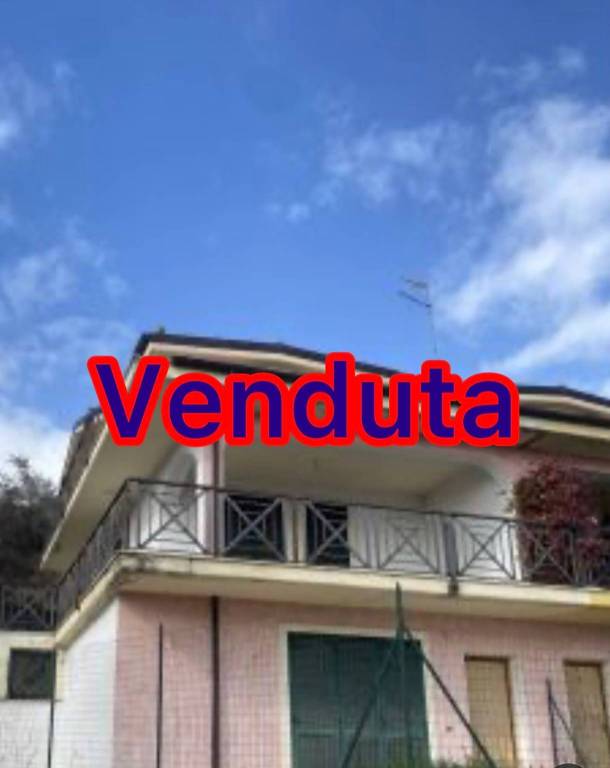 casa indipendente in vendita a Riano