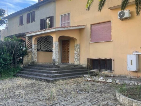 casa indipendente in vendita a Riano