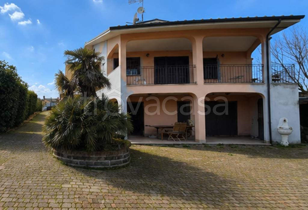 casa indipendente in vendita a Riano
