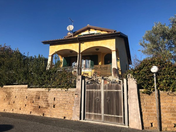 casa indipendente in vendita a Riano