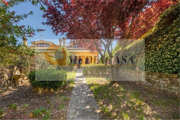 casa indipendente in vendita a Riano