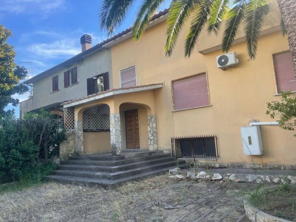 casa indipendente in vendita a Riano