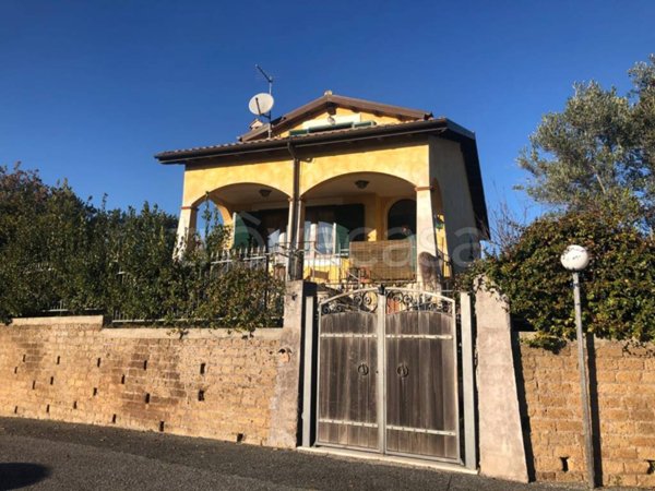 casa indipendente in vendita a Riano