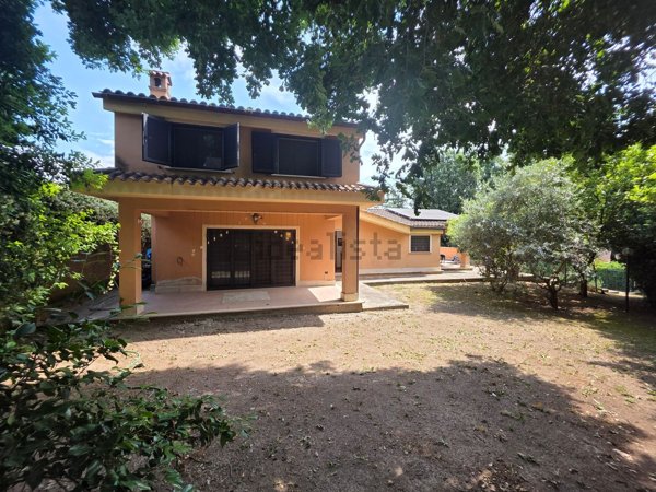 casa indipendente in vendita a Riano
