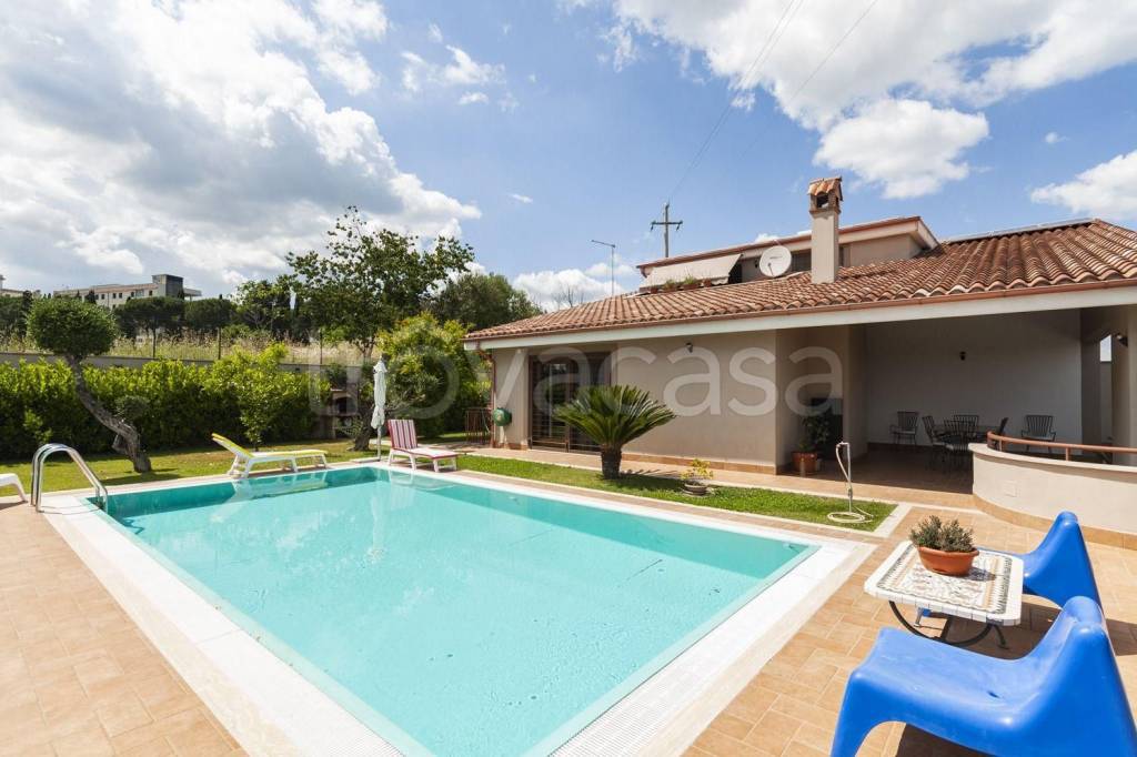 casa indipendente in vendita a Riano