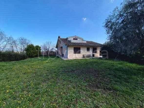 casa indipendente in vendita a Riano