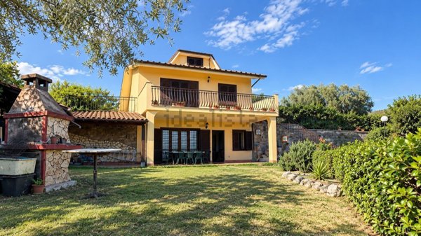 casa indipendente in vendita a Riano