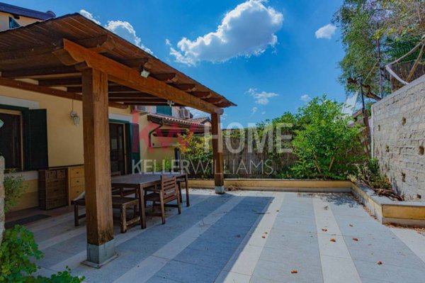 casa indipendente in vendita a Riano