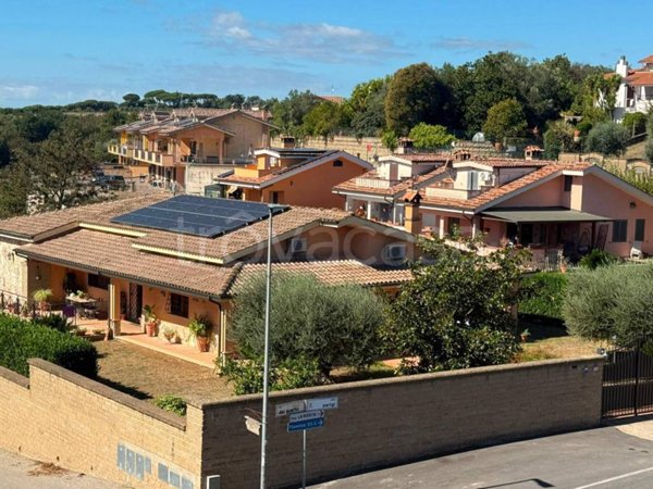 casa indipendente in vendita a Riano