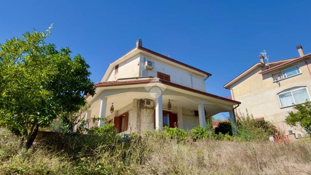 casa indipendente in vendita a Riano