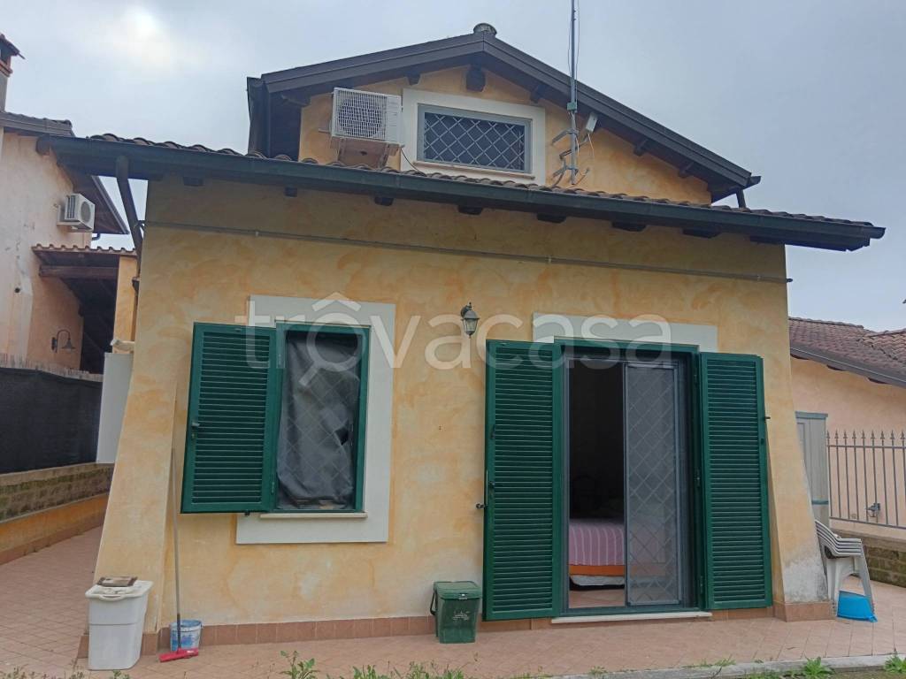 casa indipendente in vendita a Riano
