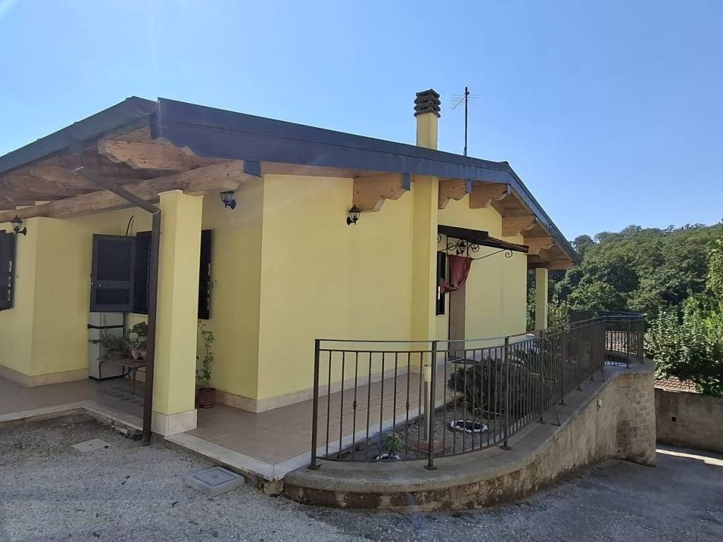 casa indipendente in vendita a Riano
