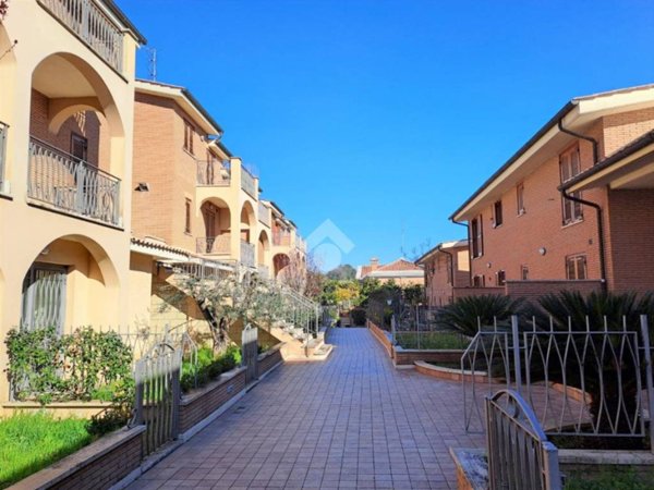 casa indipendente in vendita a Rignano Flaminio