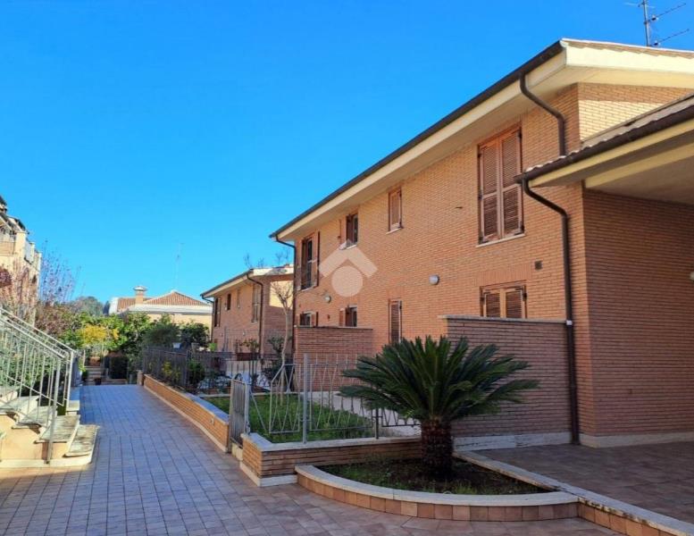 casa indipendente in vendita a Rignano Flaminio