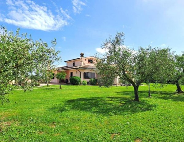 casa indipendente in vendita a Rignano Flaminio