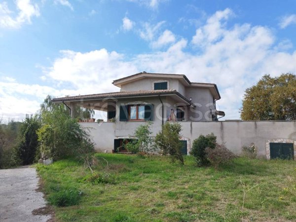 casa indipendente in vendita a Rignano Flaminio