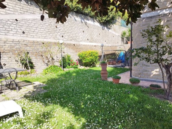 casa indipendente in vendita a Rignano Flaminio