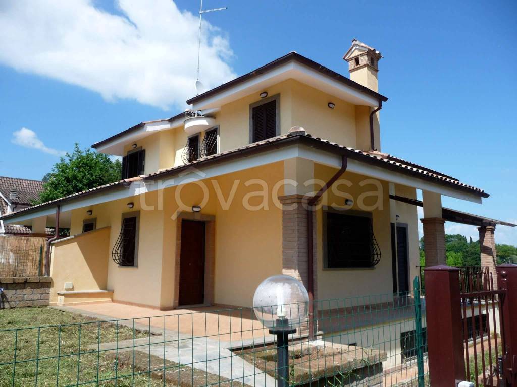 casa indipendente in vendita a Rignano Flaminio in zona Montelarco