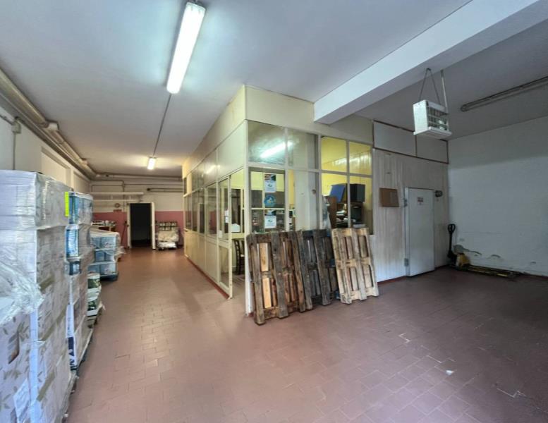 locale commerciale in vendita a Rignano Flaminio