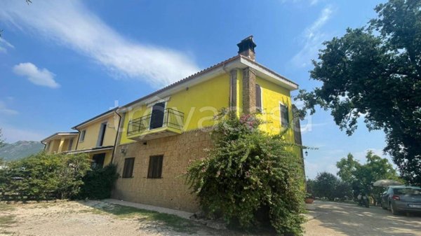 casa indipendente in vendita a Rignano Flaminio