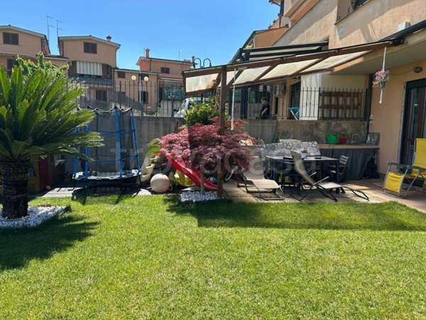 casa indipendente in vendita a Rignano Flaminio