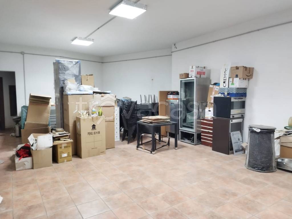 locale commerciale in vendita a Rignano Flaminio
