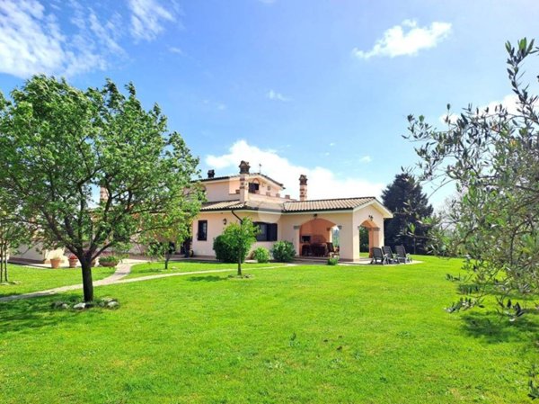 casa indipendente in vendita a Rignano Flaminio